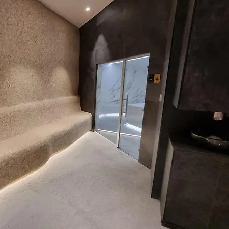 Woodside With Garage *