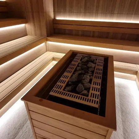 Woodside With Garage *