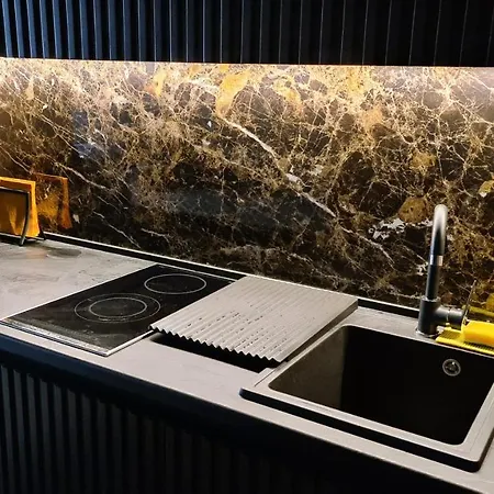 Woodside With Garage *