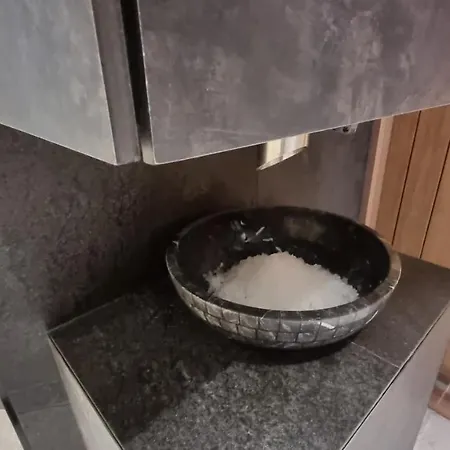 Woodside With Garage *