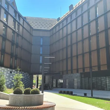 Woodside With Garage *