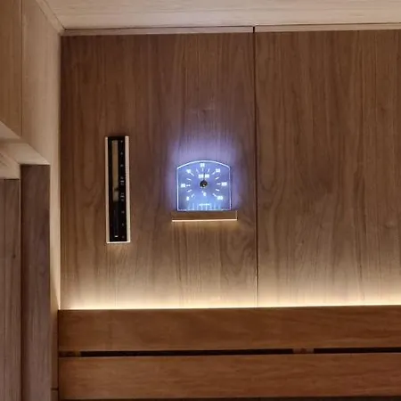 Woodside With Garage *